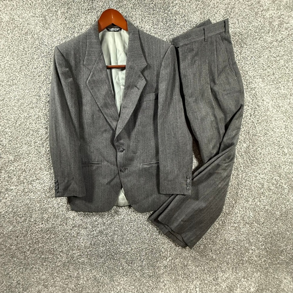 Nino Cerruti Rue Royale Grey Pinstripe 100% Wool 2 Piece Suit Mens Blazer Pants
